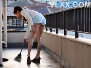 Bị điểm kém em gái sưng lồn khi anh trai đụ