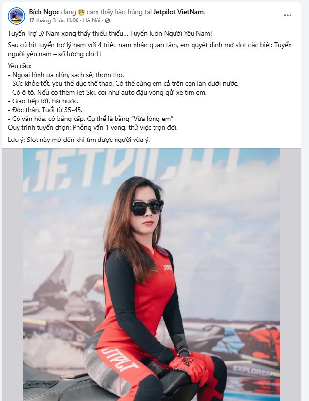 Một người phụ nữ đã kết hôn gợi cảm đang ngâm chân trong bồn, bước thẳng vào phòng, cởi quần áo và xuất tinh vào bên trong âm hộ.