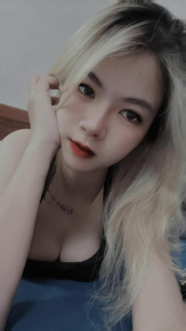 Phang con gái riêng của vợ